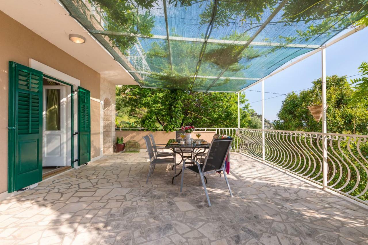 Holiday Home Figa Omiš Eksteriør bilde