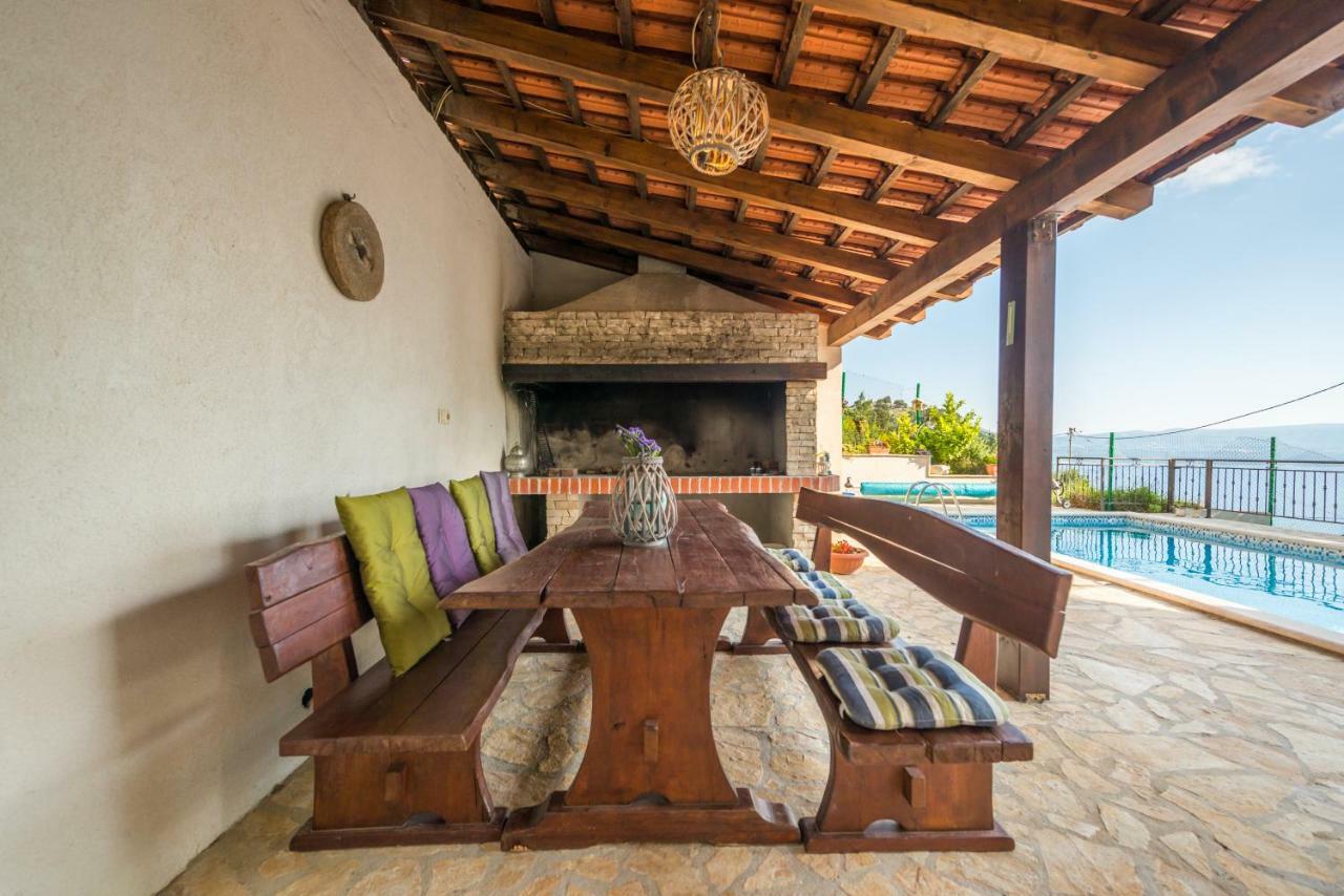 Holiday Home Figa Omiš Eksteriør bilde